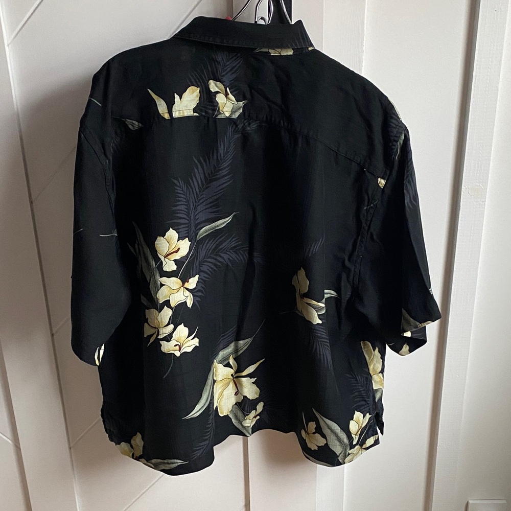 Tommy Bahama Silk Black Floral Button Down Shirt - Picture 2 of 6